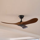 Ventilador de teto com pás de madeira curvadas