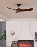 Ventilador de teto com pás de madeira curvadas