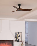 Ventilador de teto com pás de madeira curvadas